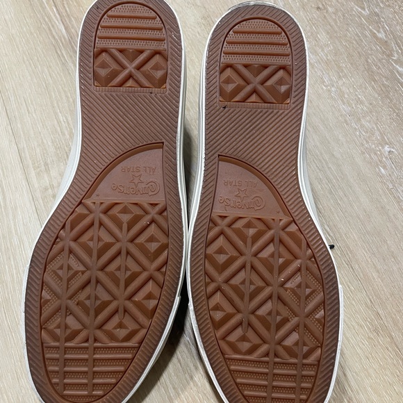 Converse Blue Sneakers with White Sole and Canvas Material - Picture 6 of 7